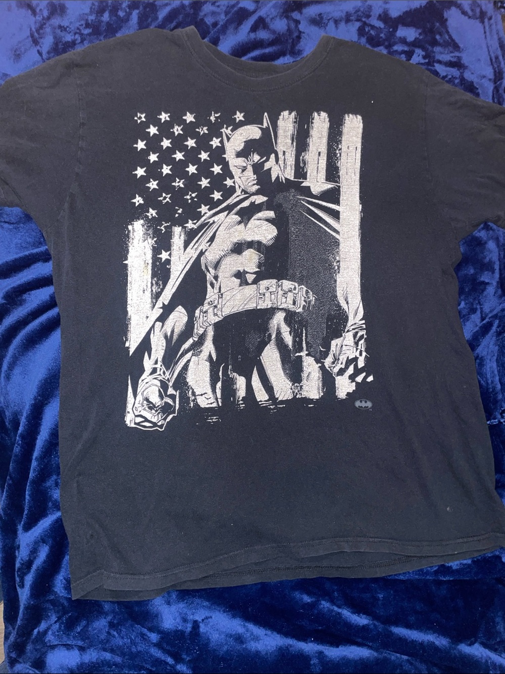 Men’s size XL BATMAN DC COMICS SHIRT